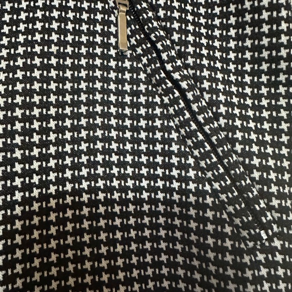 Soho Size Medium B&W Houndstooth Skinny Pants - Picture 5 of 5